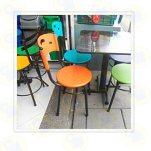 Mesa y sillas metal plasticas