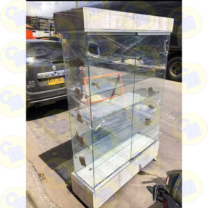 Vitrina vidrio y aglomerado
